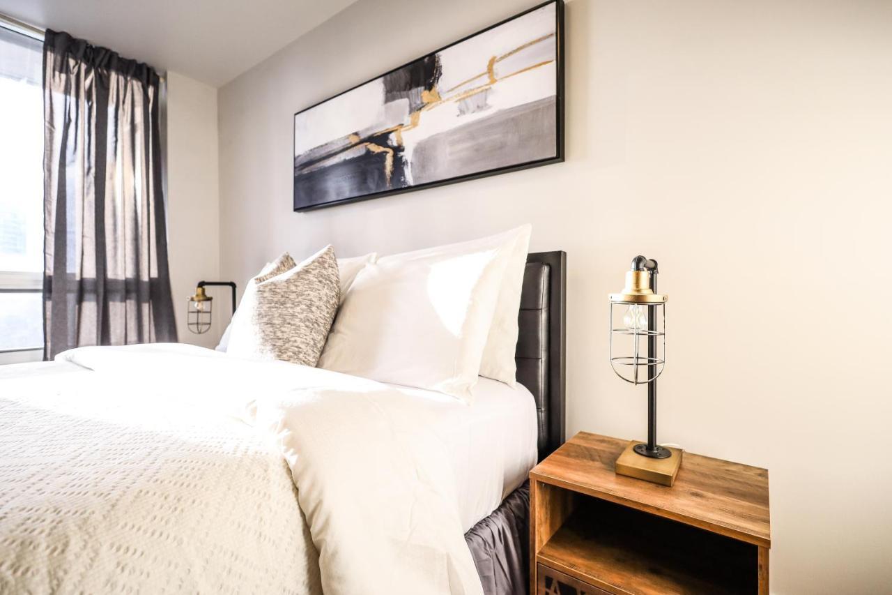 Luxury Apartments In Mississauga Extérieur photo