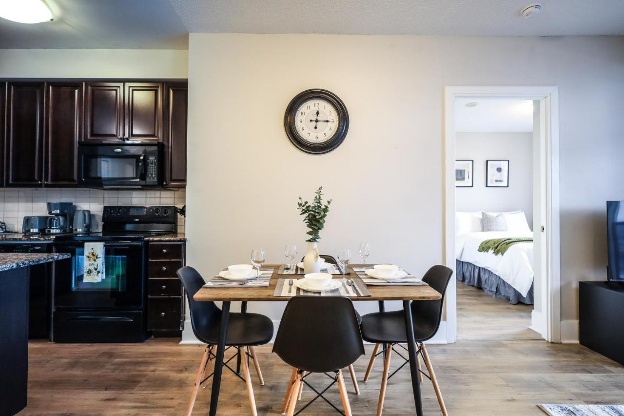 Luxury Apartments In Mississauga Extérieur photo